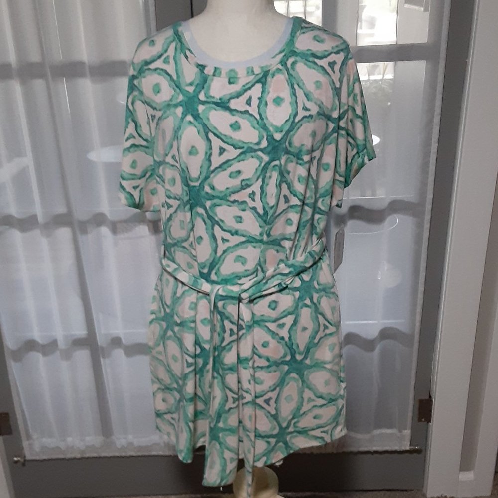 LulLaRoe Mitzi Plus Size Dress with tie around the waistline. Size 2XL. NWT.